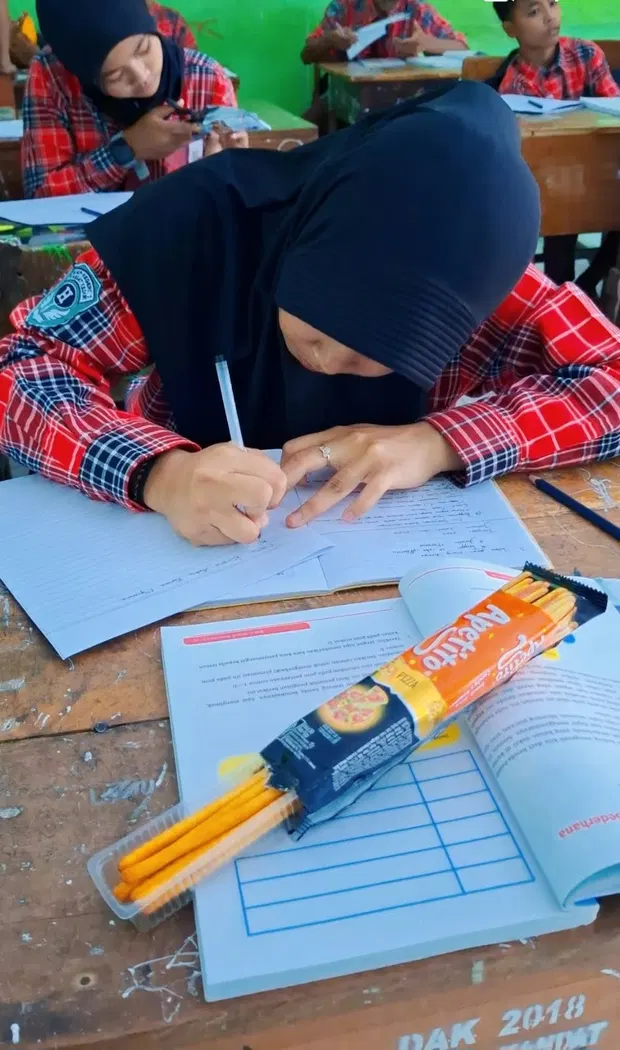 Menulis Teks Deskripsi melalui Pengamatan Objek 