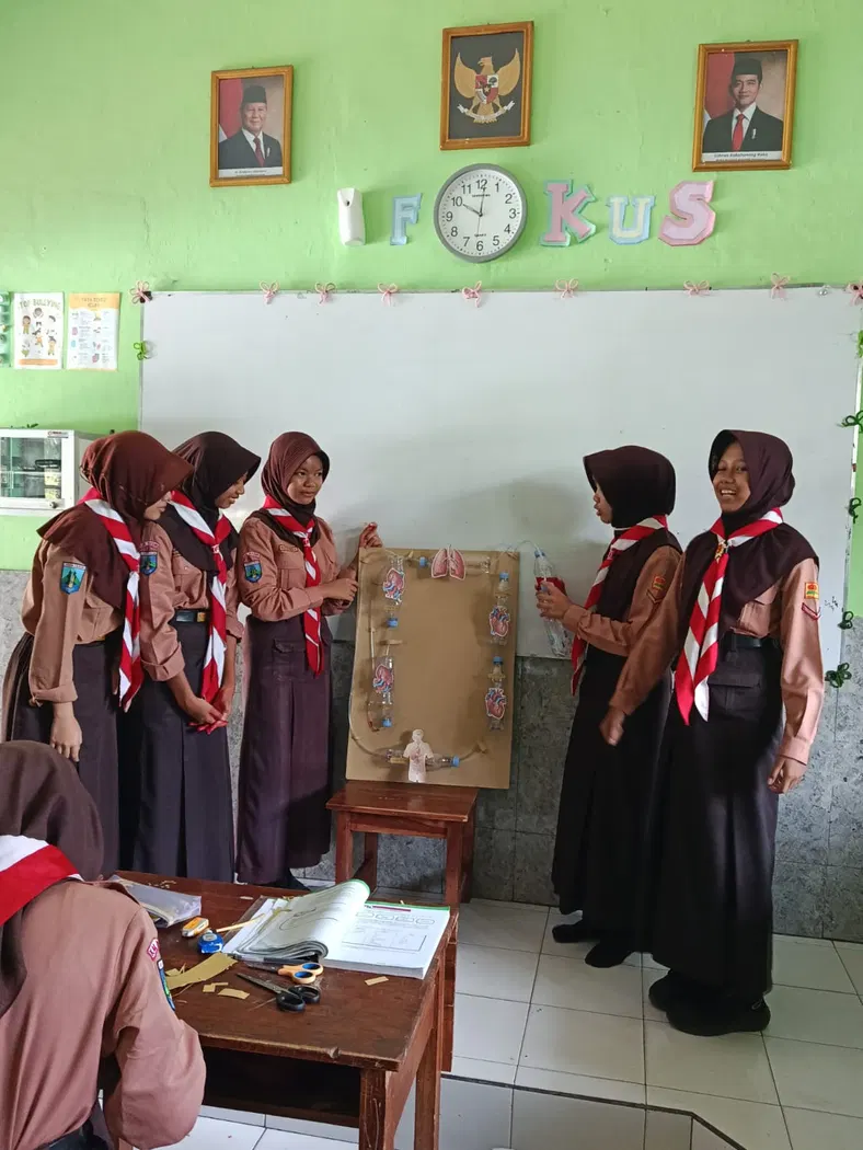 Membuat dan Memperagakan Model Peredaran Darah Sederhana
