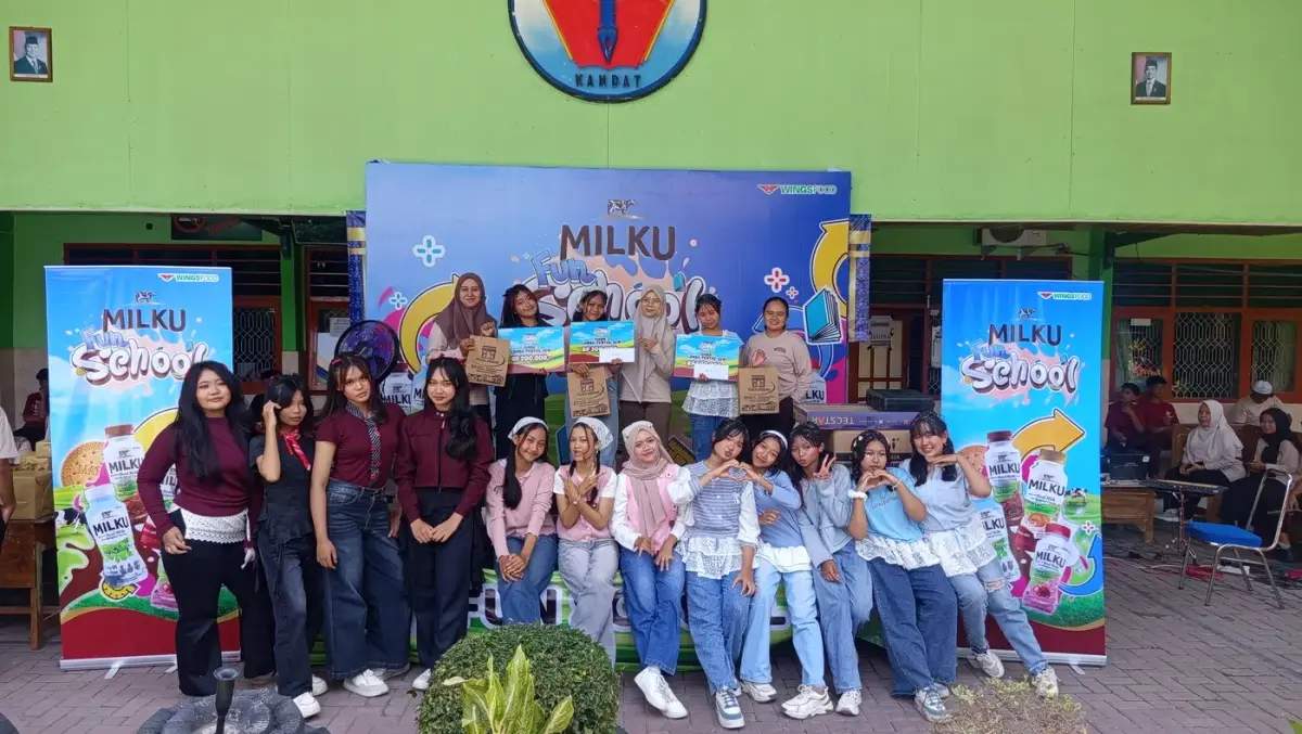 Meriahkan HUT RI ke - 81 , SMPN 1 Kandat gandeng MILK-ku sebagai Sponsor 